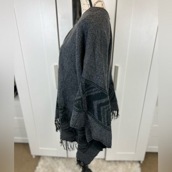 American Eagle One Size Western Aztec Design Cardigan - Picture 2 of 7